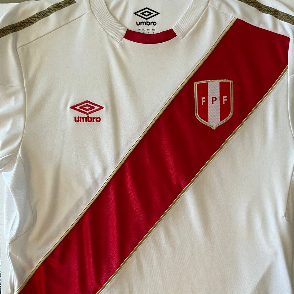 Peru Men's National Football Team 2018 UMBRO Home Jersey (Men's Large)